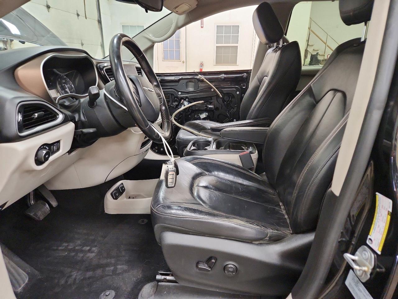 2017 Chrysler Pacifica Touring L - Image 7