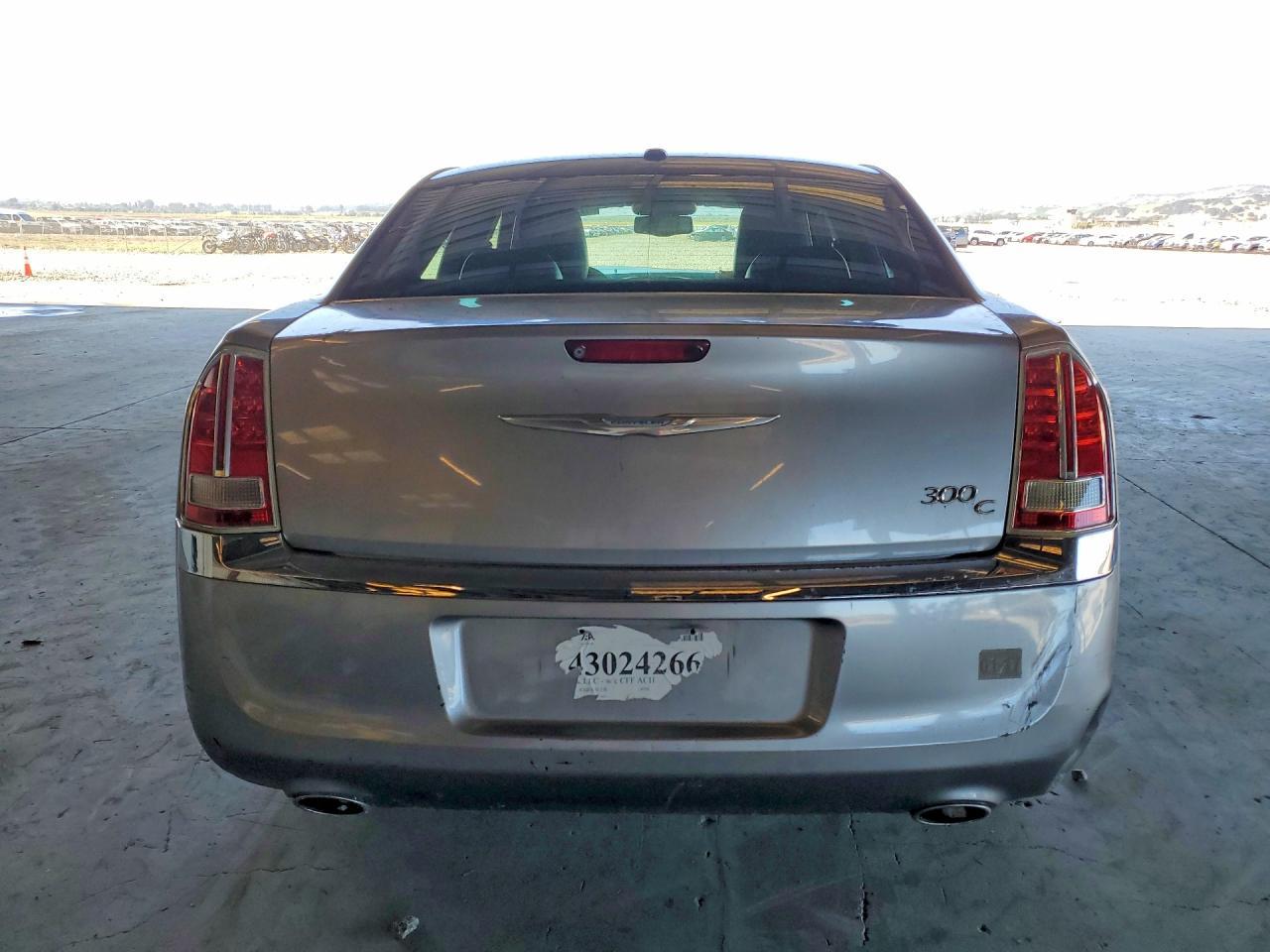 2014 Chrysler 300C - Image 6