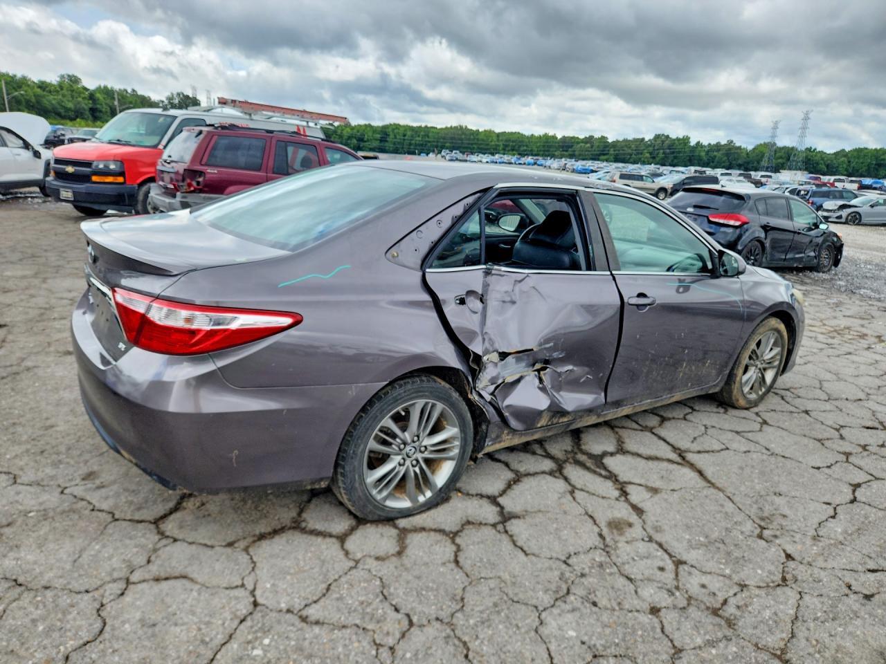 2015 Toyota Camry Se - Image 3
