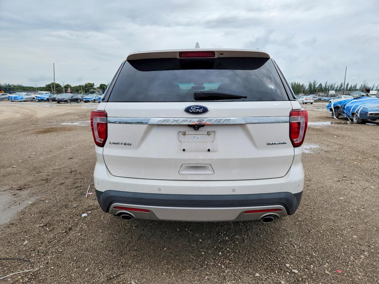 2016 Ford Explorer Limited - Image 6