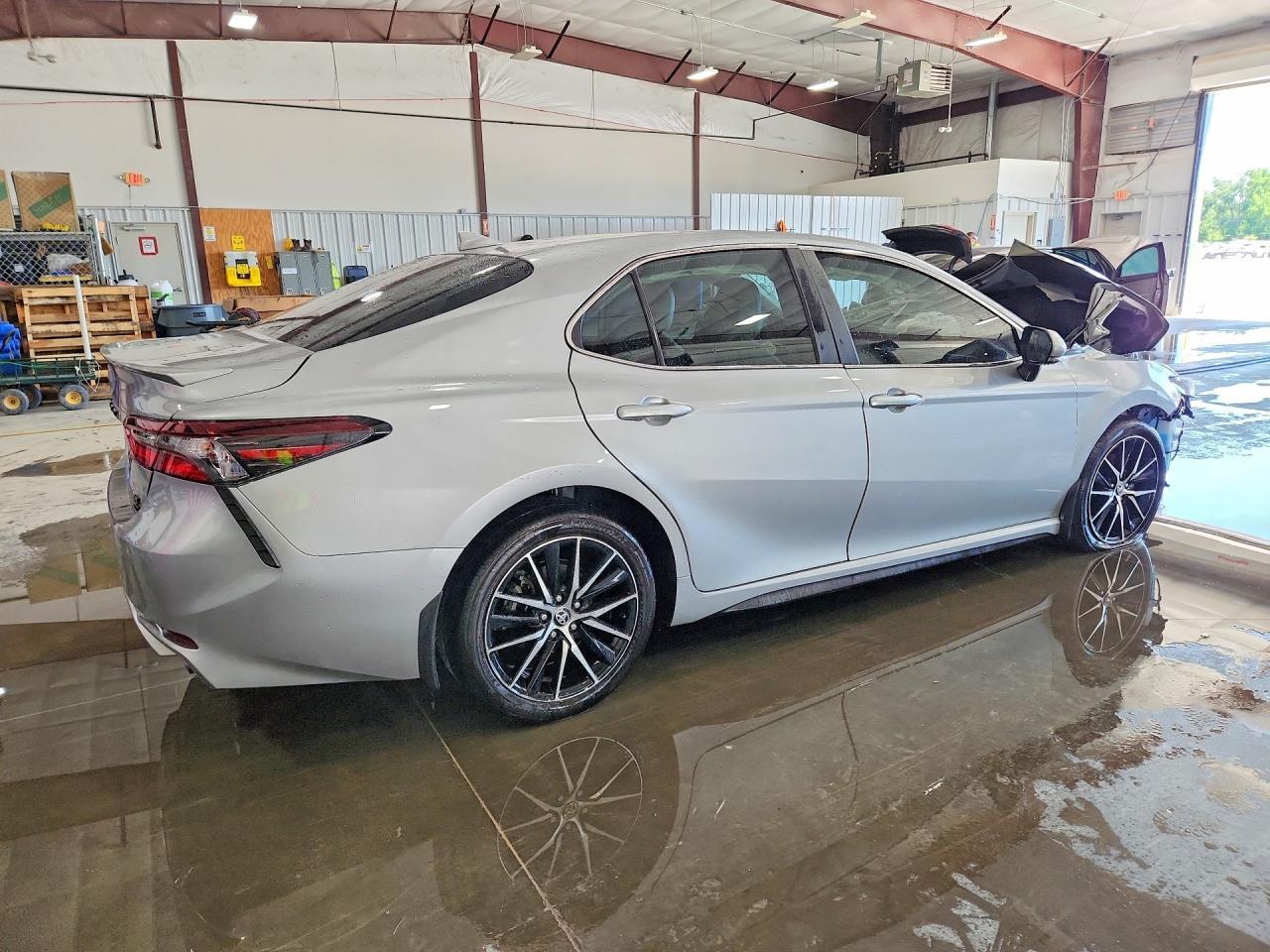 2024 Toyota Camry Se - Image 3