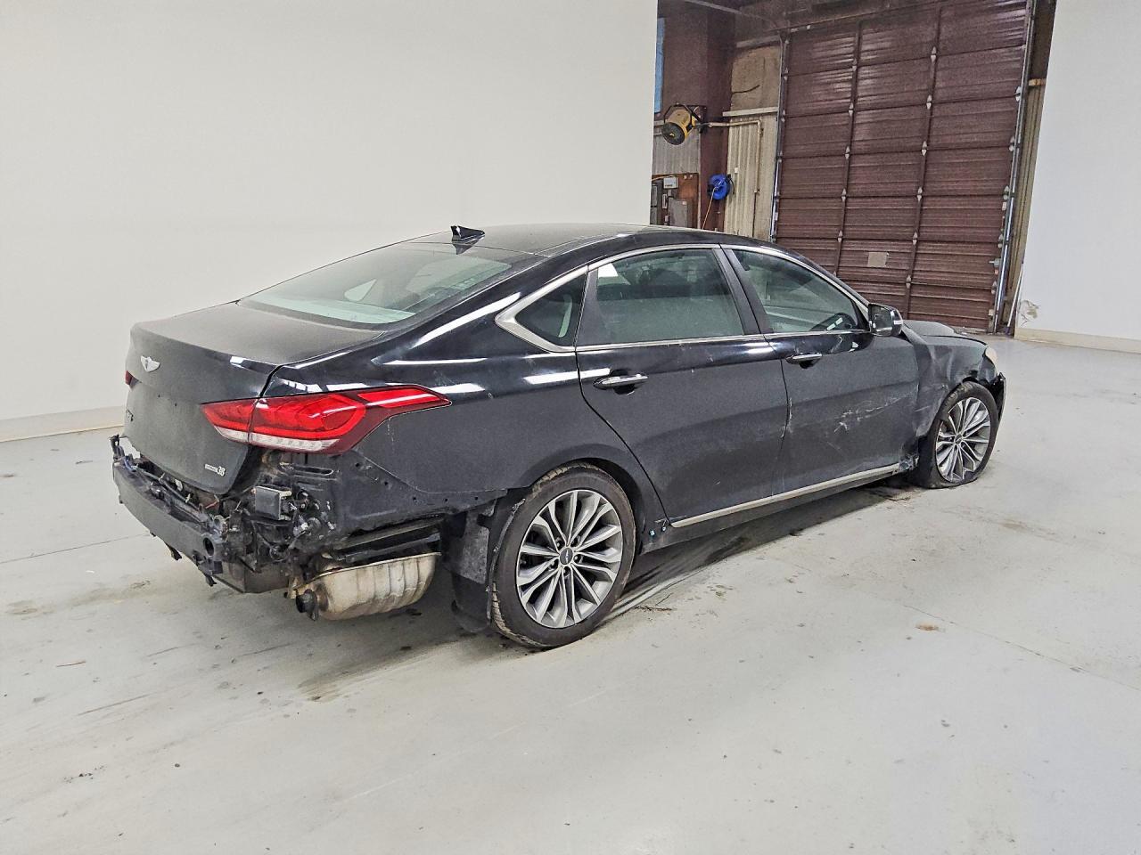 2015 Hyundai Genesis 3.8L - Фото 3