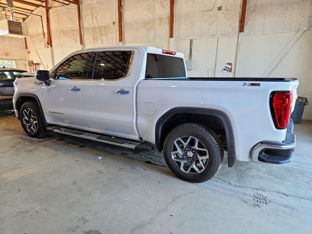 2025 GMC Sierra K1500 Slt - Image 2