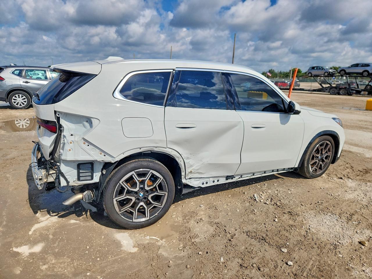 2025 BMW X1 xDrive28I - Image 3