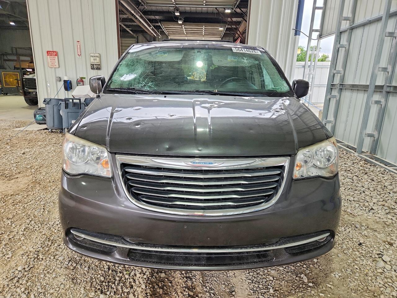 2015 Chrysler Town & Country Touring - Image 5