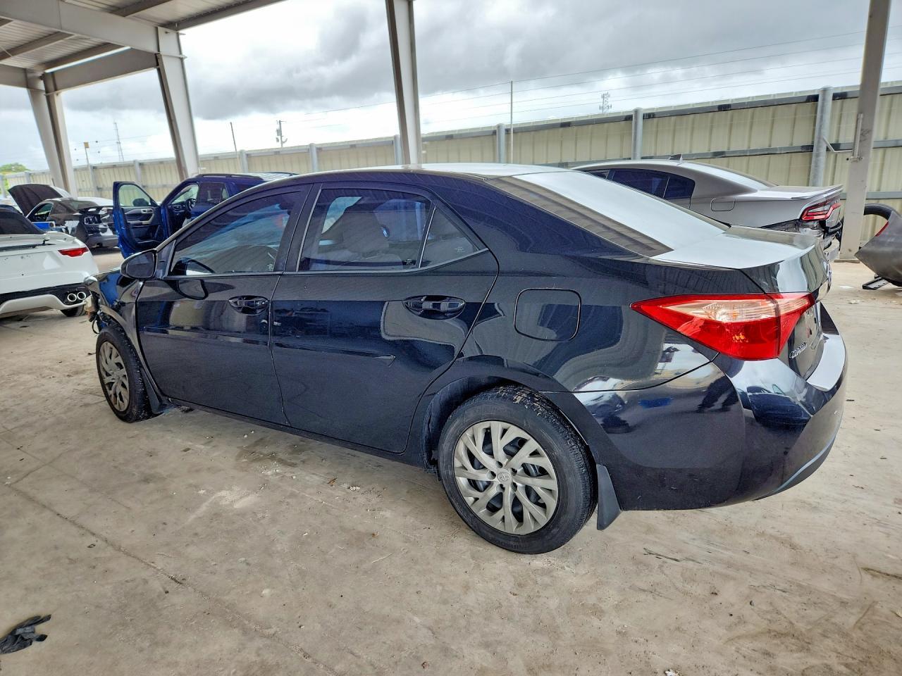 2017 Toyota Corolla Le - Фото 2