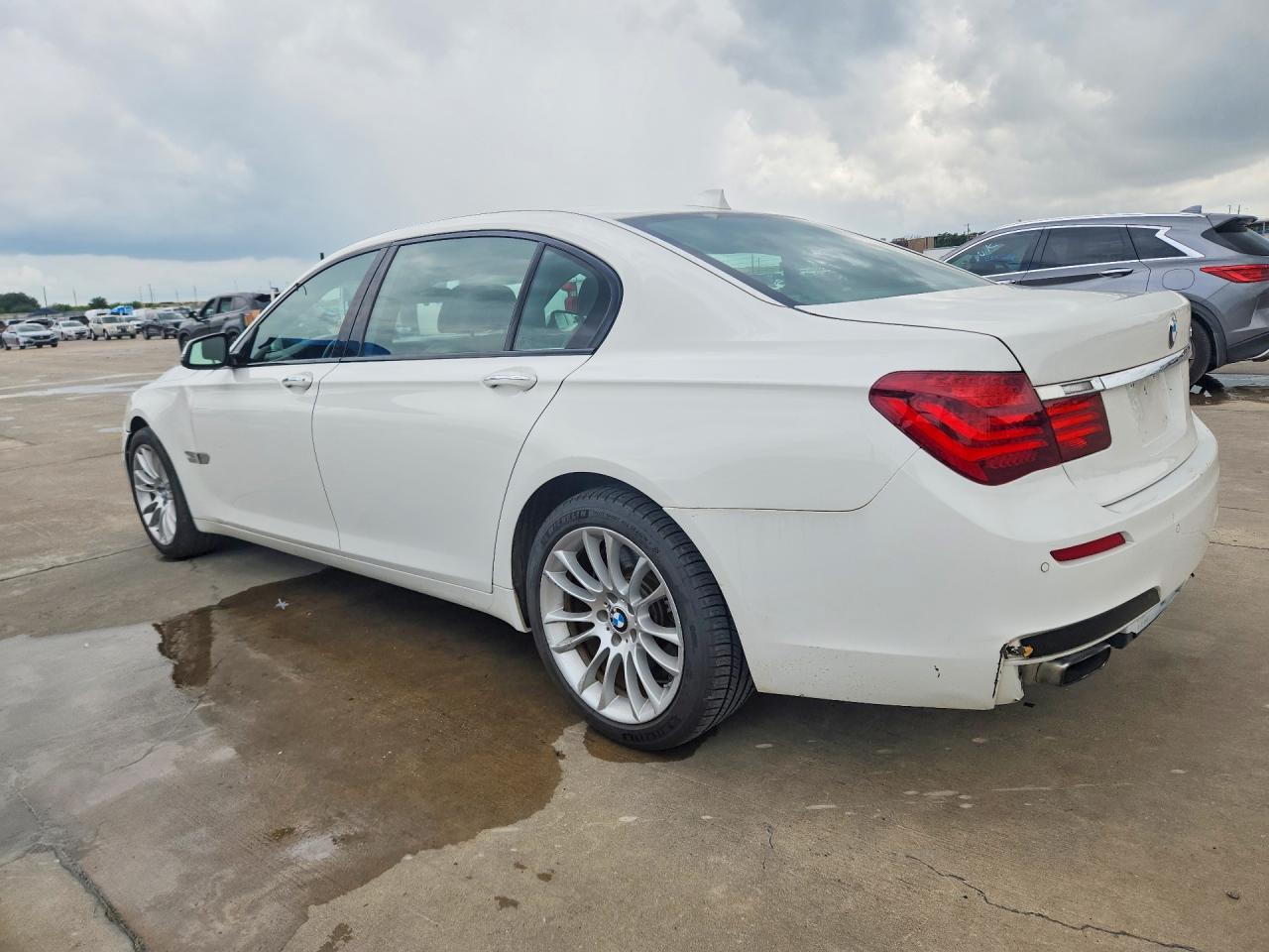 2014 BMW 750 Li - Image 2
