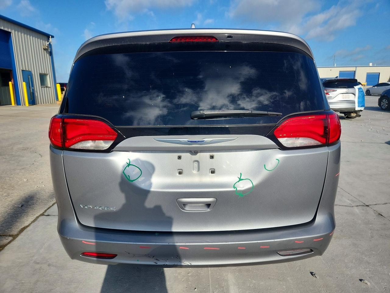 2020 Chrysler Voyager Lxi - Фото 6