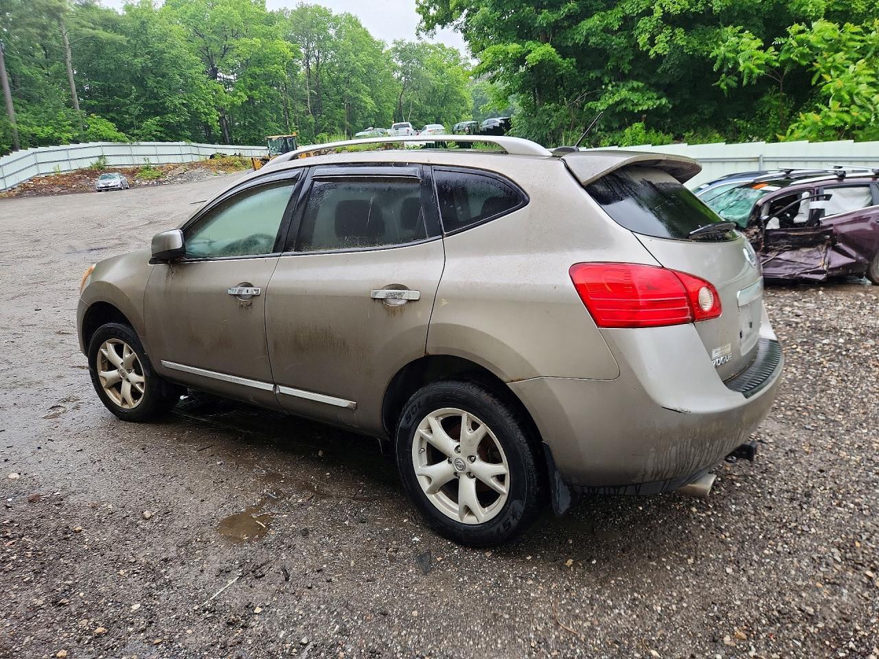 2011 Nissan Rogue S - Image 2