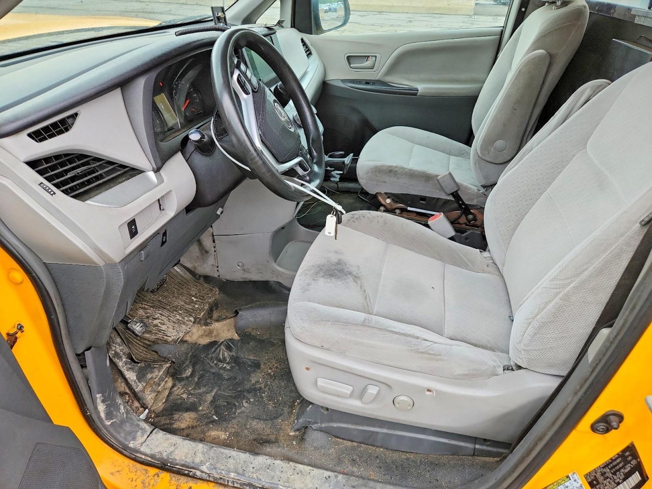 2016 Toyota Sienna Le - Image 7