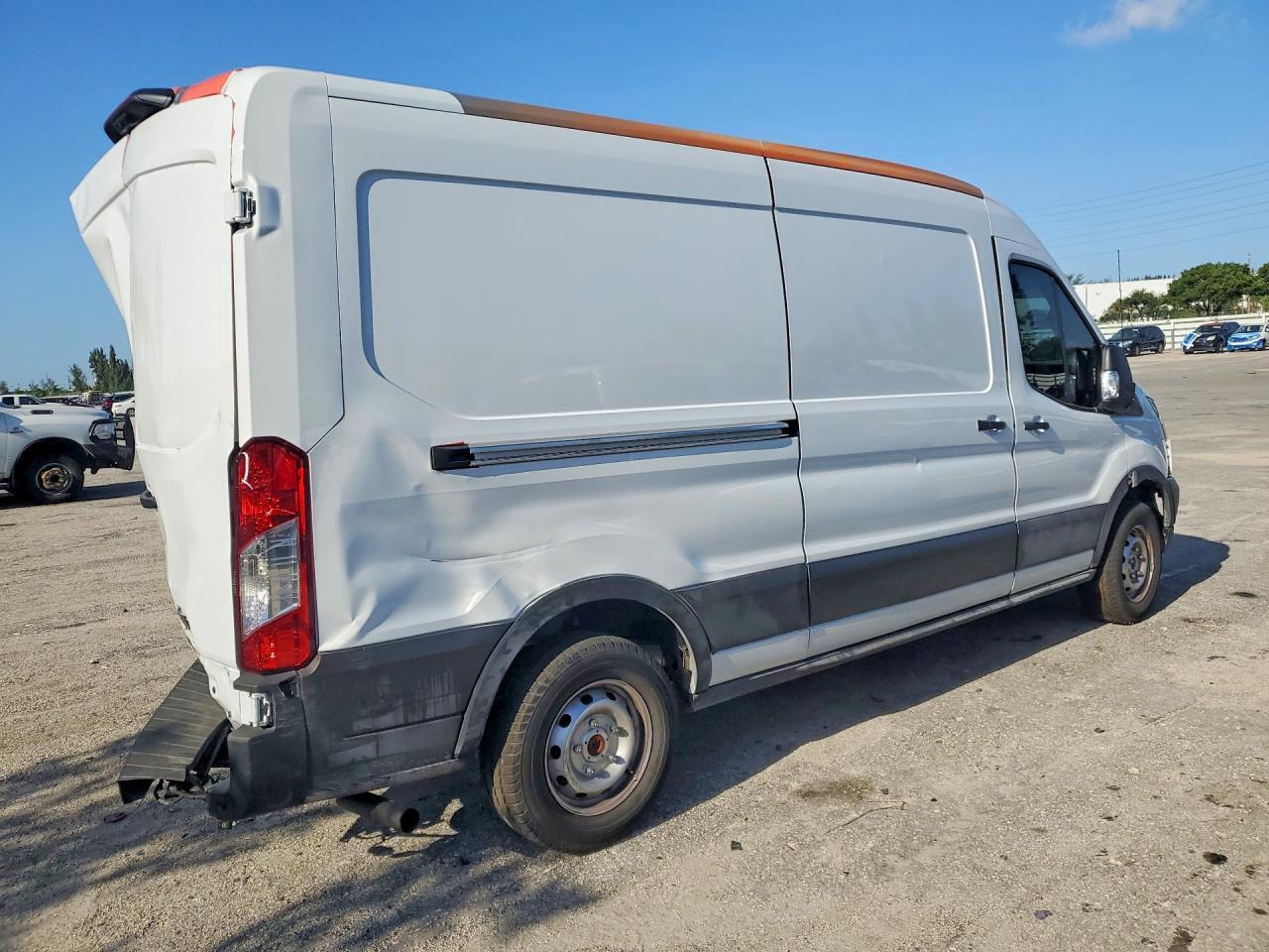 2025 Ford Transit T-250 - Фото 3