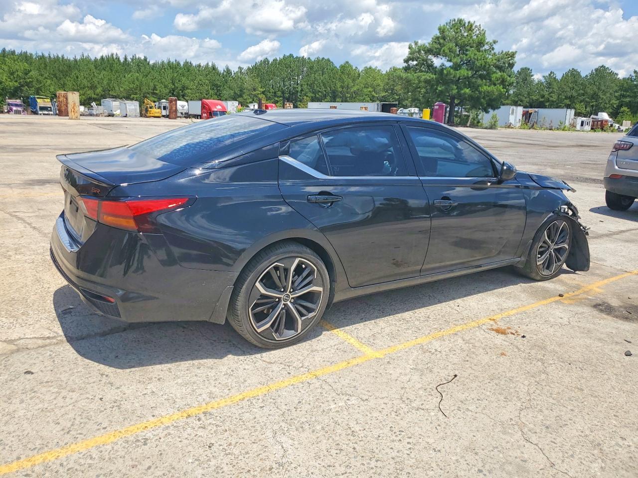 2023 Nissan Altima Sr - Image 3