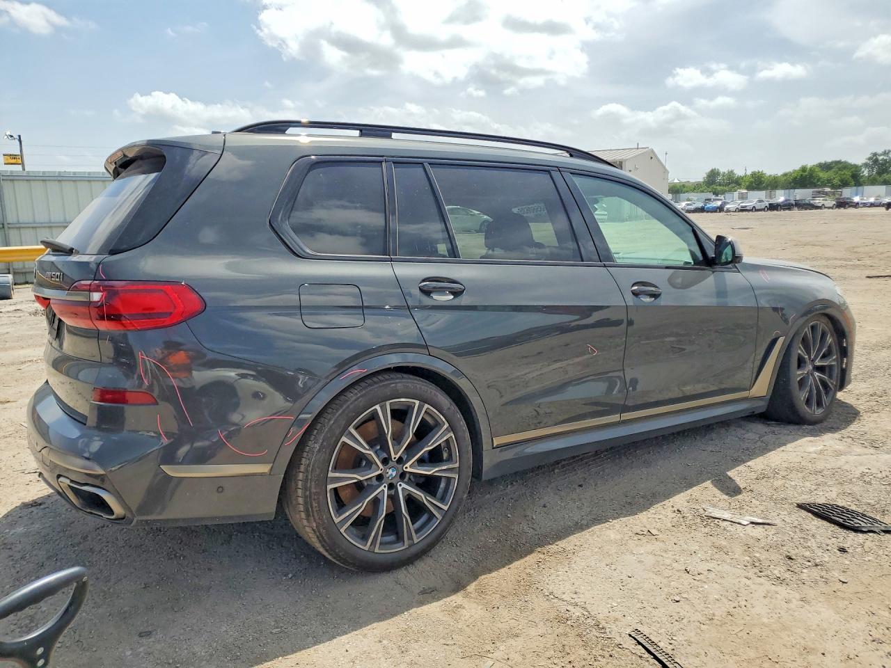 2021 BMW X7 M50I - Фото 3