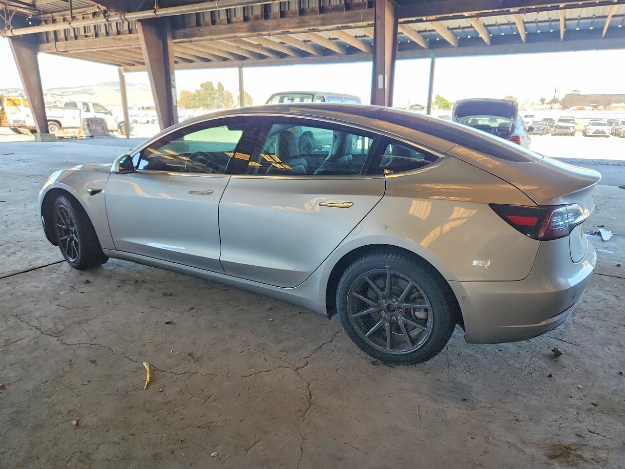 2018 Tesla Model 3 - Image 2