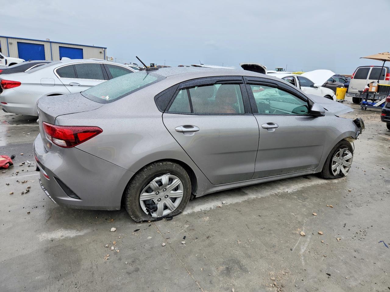 2021 Kia Rio S - Фото 3
