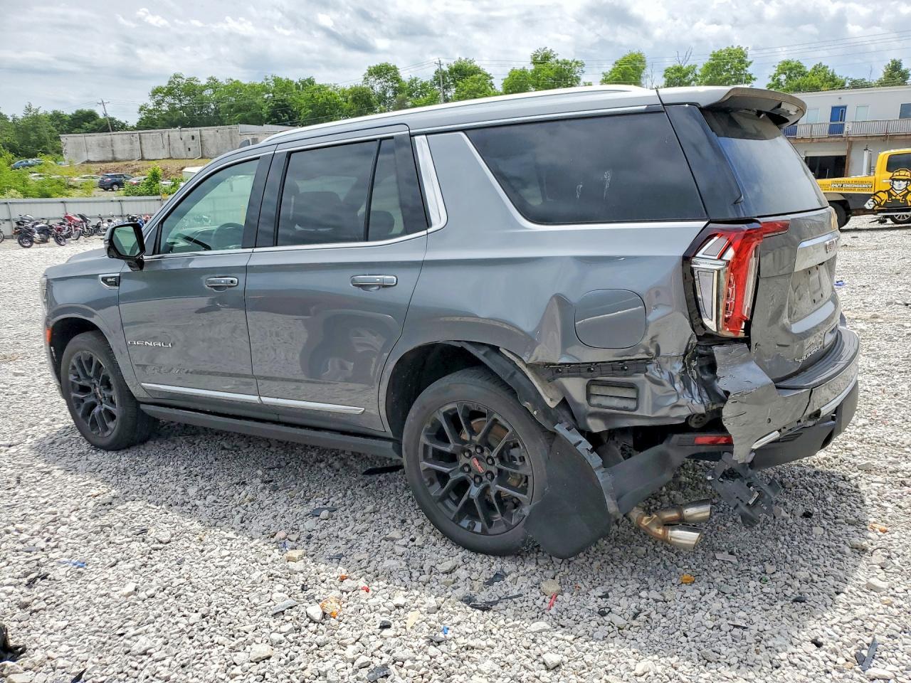 2022 GMC Yukon Denali - Фото 2