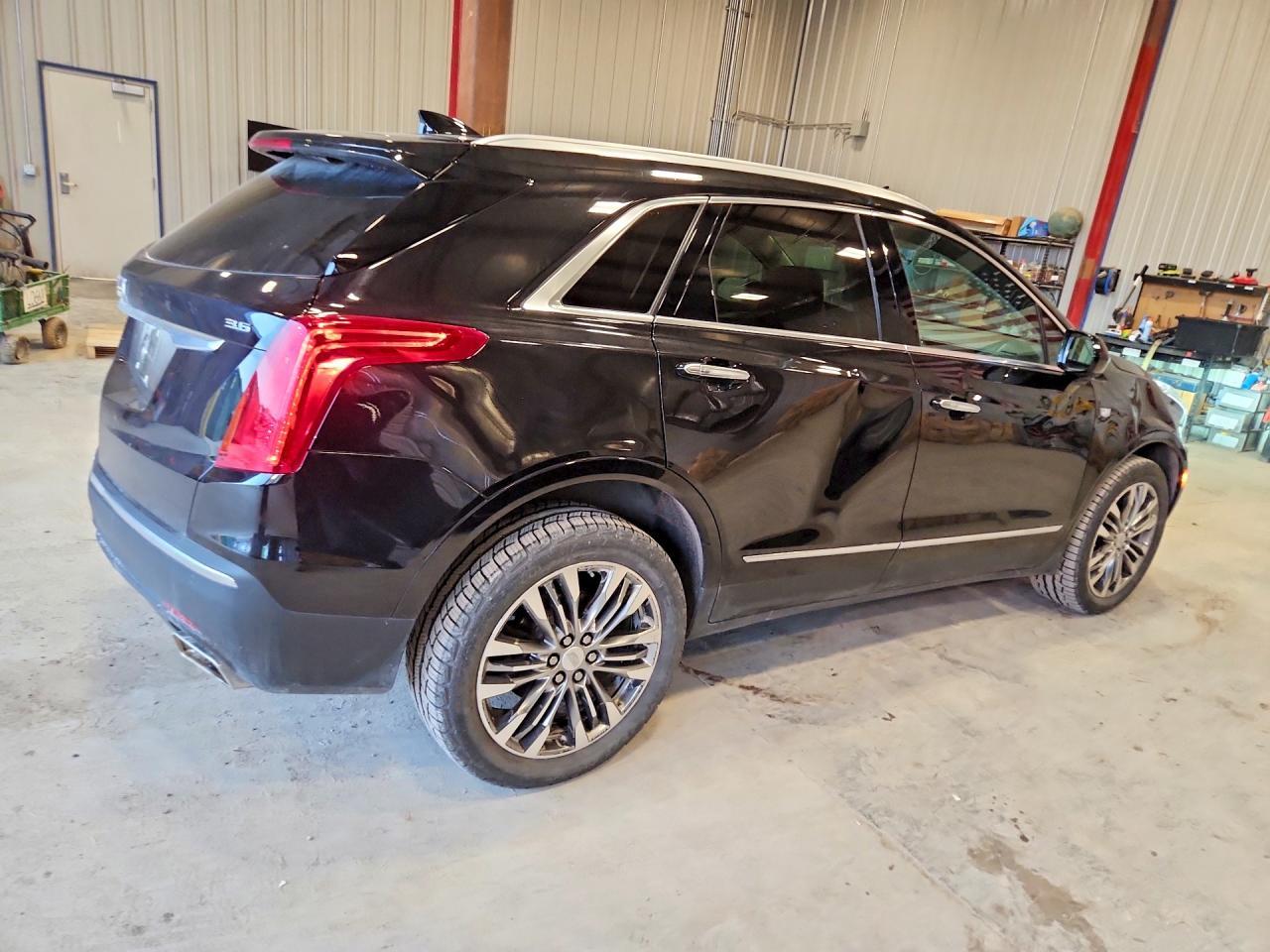 2017 Cadillac Xt5 Premium Luxury - Image 3
