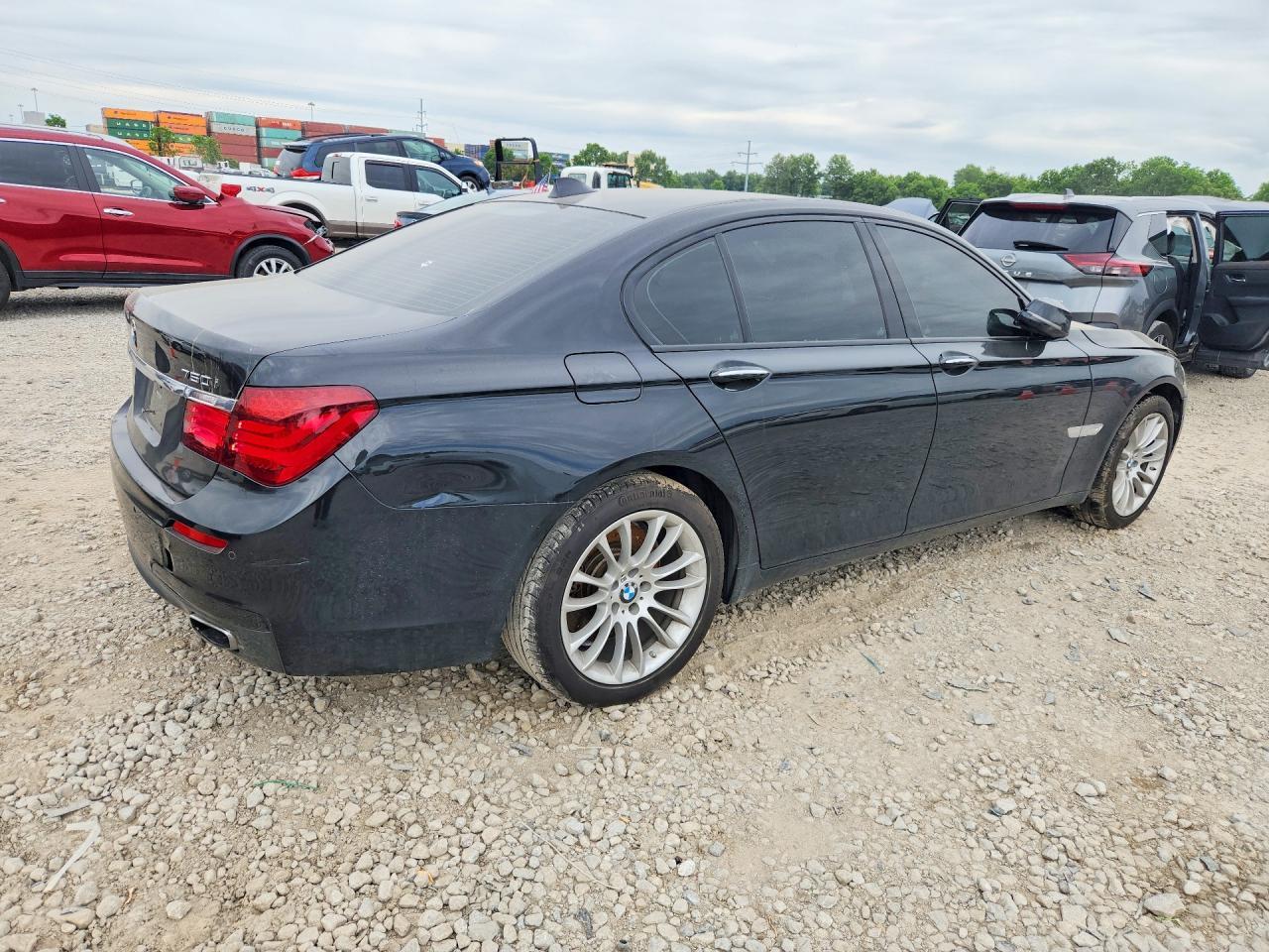 2015 BMW 750 Xi - Фото 3