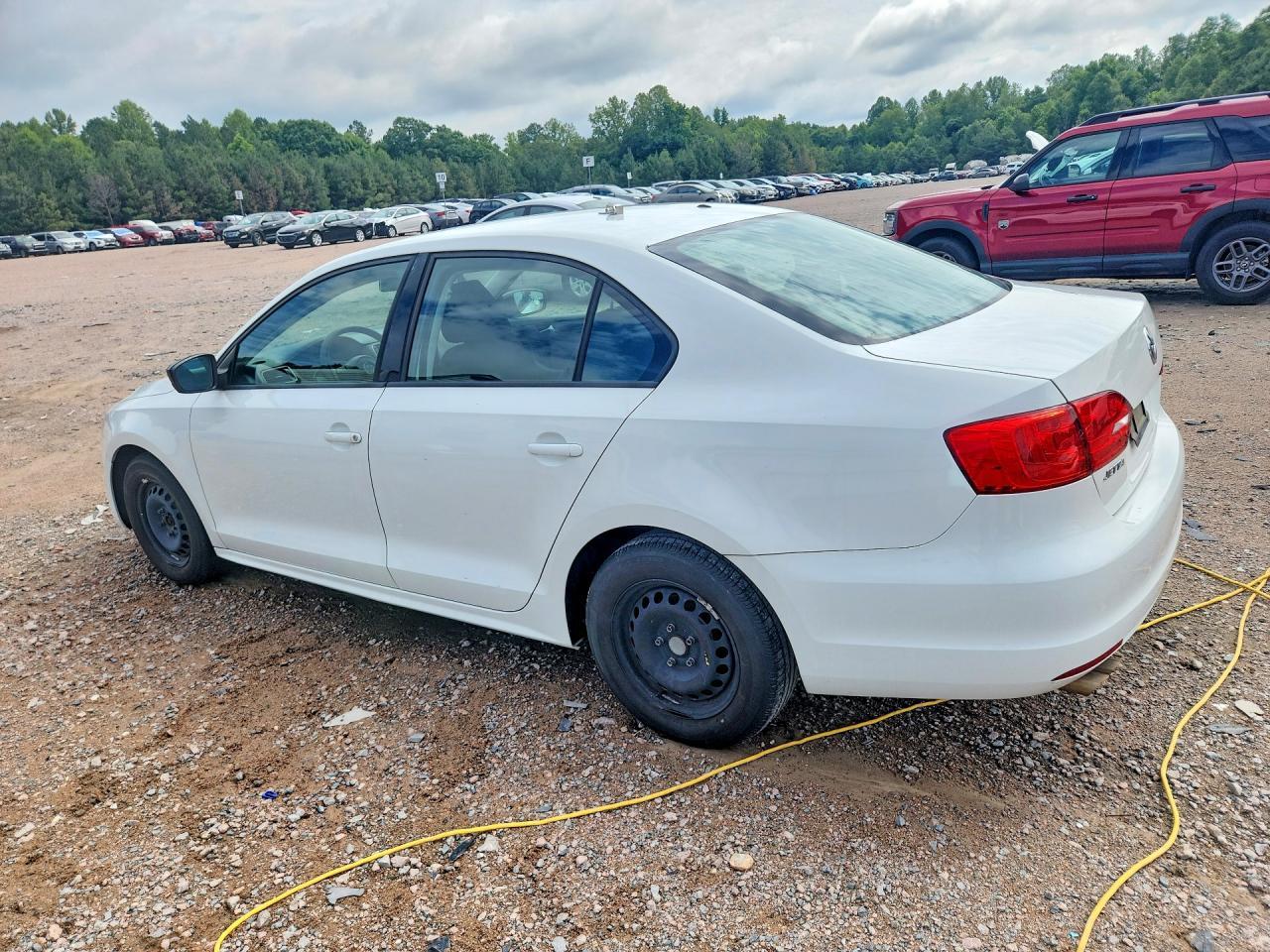 2014 Volkswagen Jetta Base - Image 2