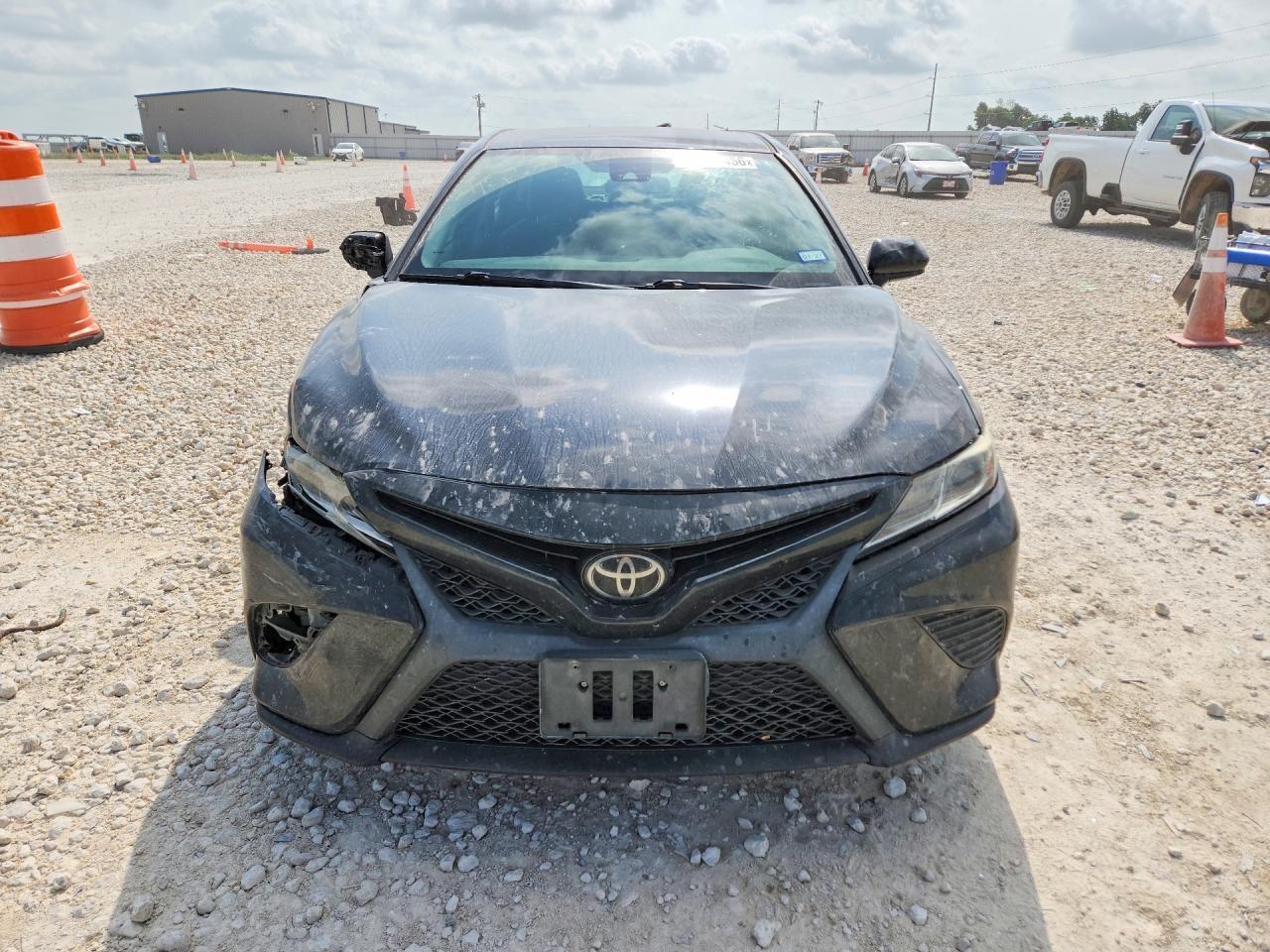 2019 Toyota Camry Se - Image 5