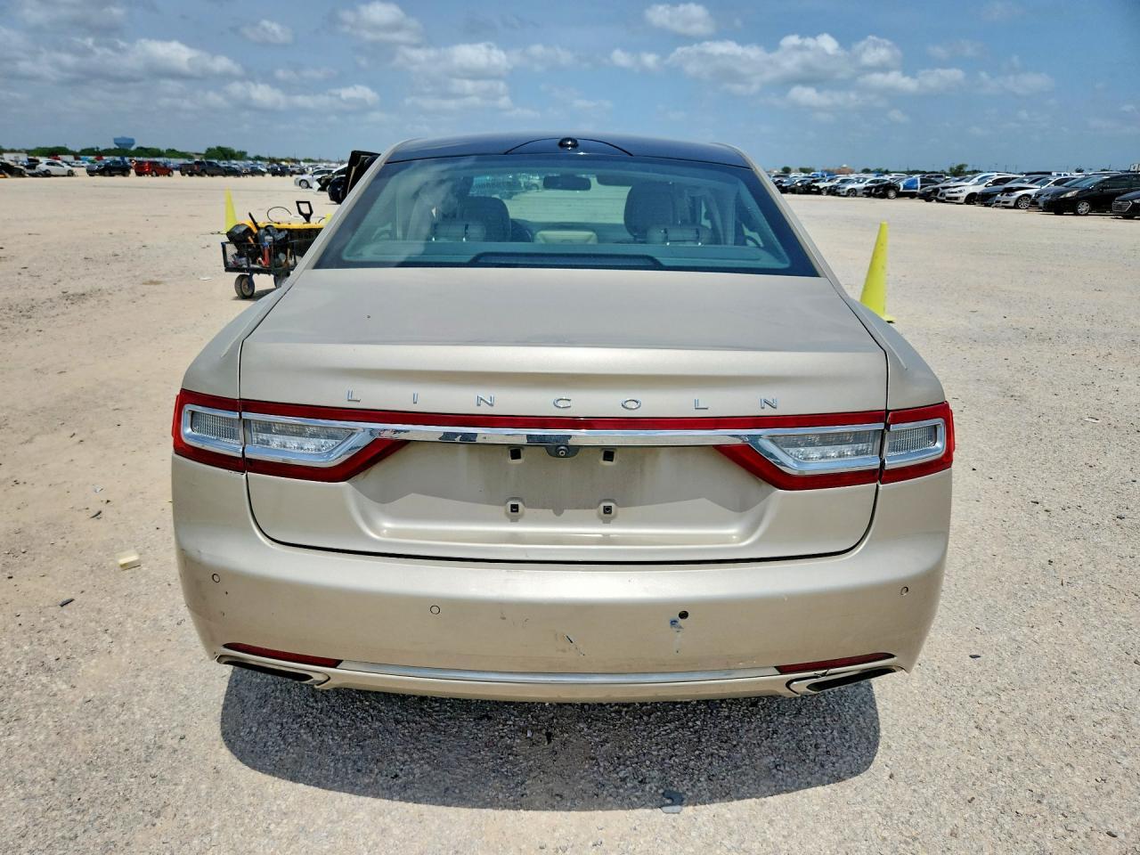 2017 Lincoln Continental Select - Image 6