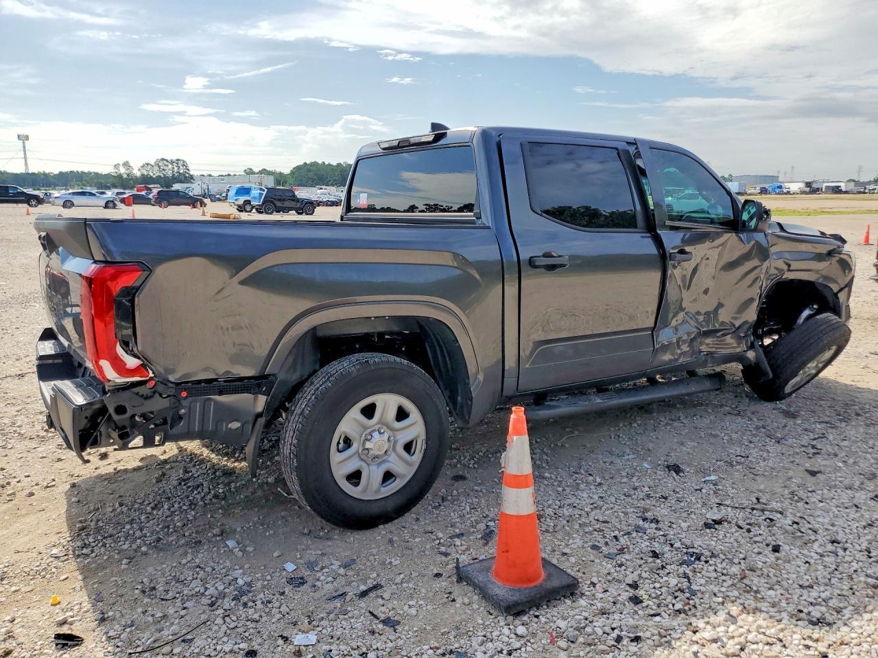 2026 Toyota Tundra Sr - Фото 3