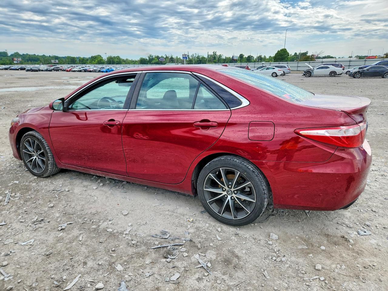 2016 Toyota Camry Xse V6 - Фото 2