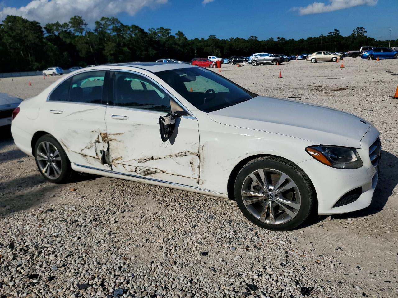 2018 Mercedes-Benz C 300 4Matic - Фото 4