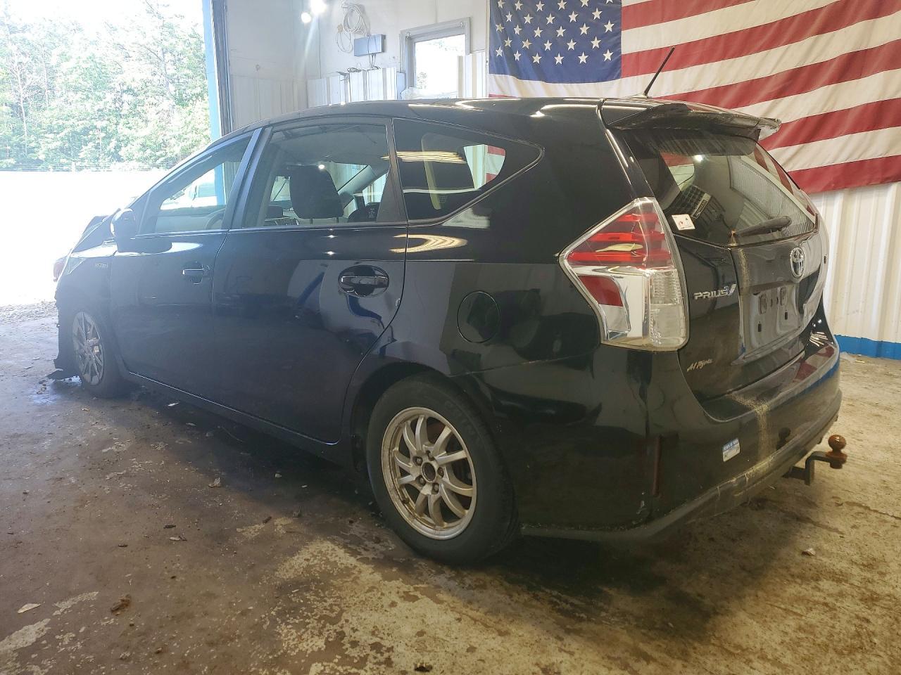 2016 Toyota Prius V Three - Фото 2