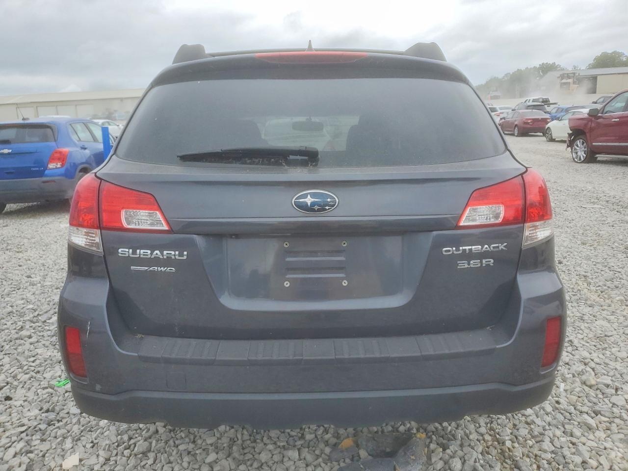 2011 Subaru Outback 3.6R Limited - Image 6