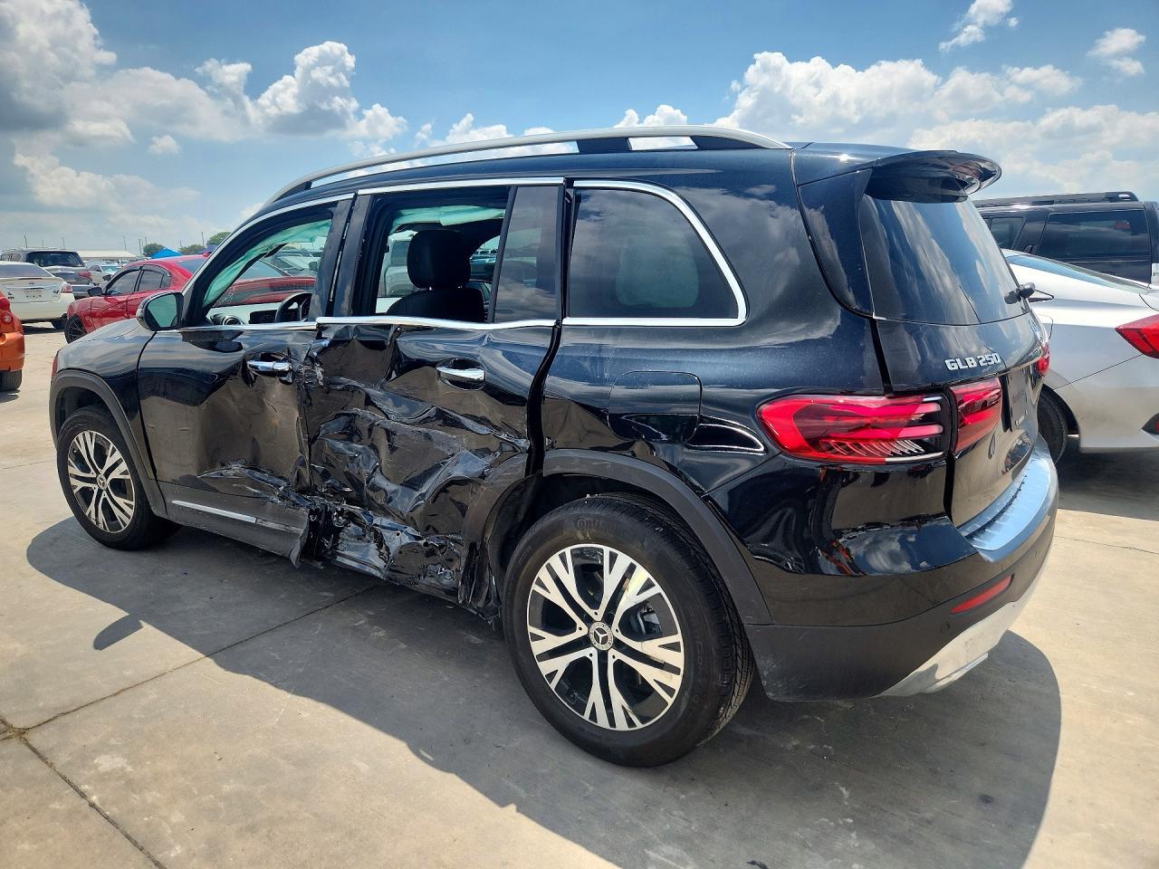 2025 Mercedes-Benz Glb 250 - Фото 2