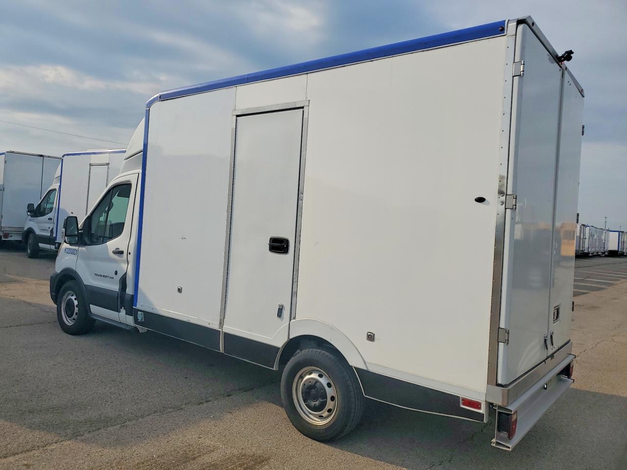 2020 Ford Transit Delivery Truck - Фото 2