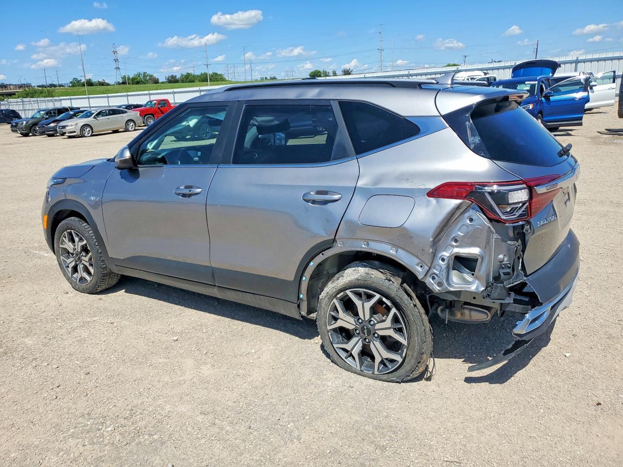 2023 Kia Seltos Ex - Image 2