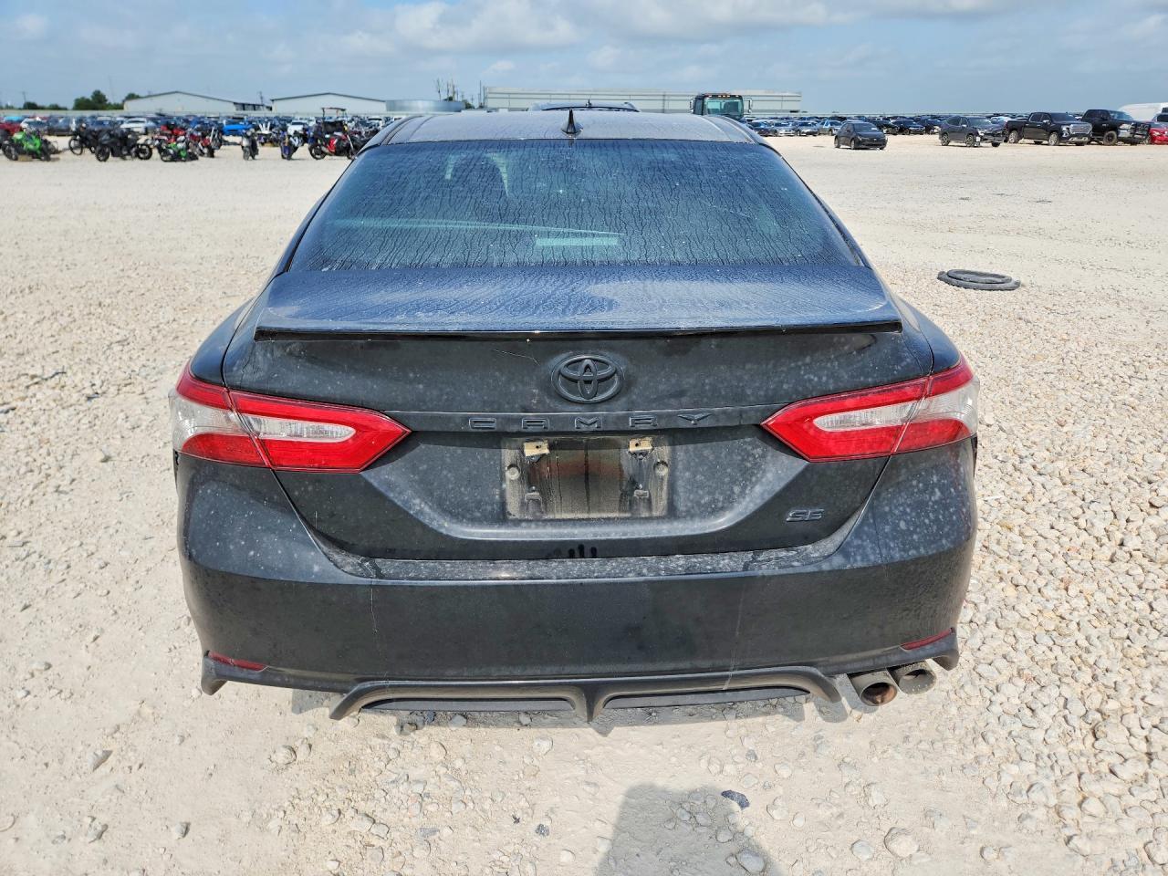 2019 Toyota Camry Se - Image 6