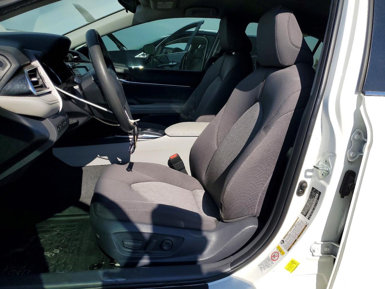 2018 Toyota Camry Le - Image 7