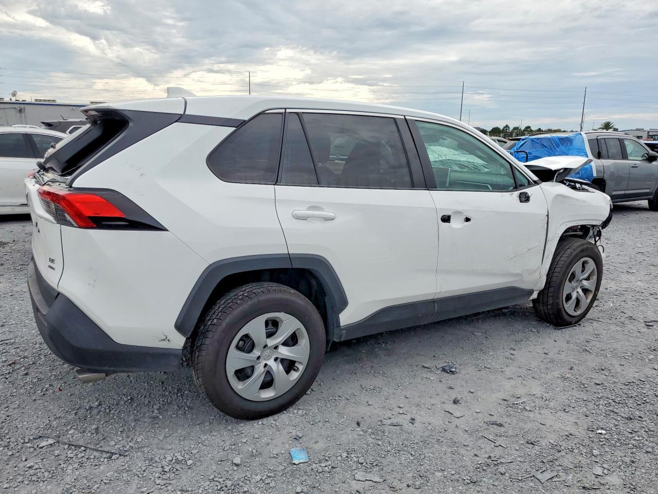 2024 Toyota Rav4 Le - Image 3