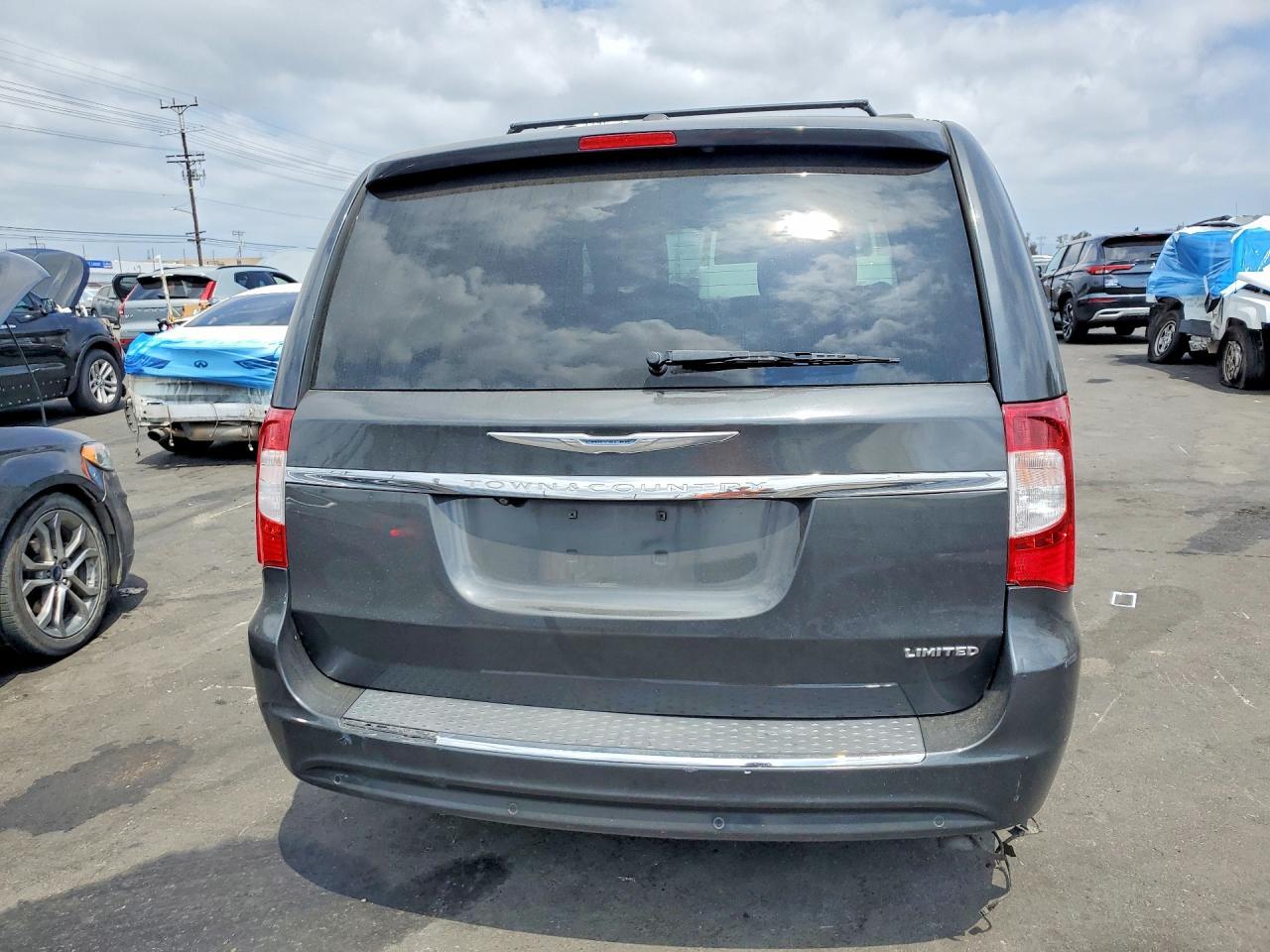 2012 Chrysler Town & Country Limited - Фото 6