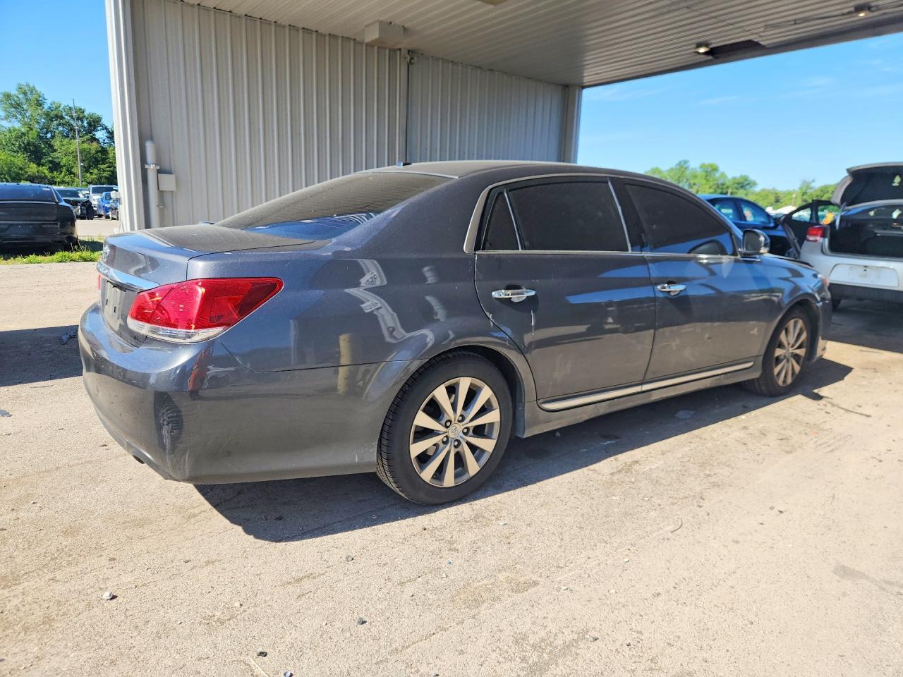 2011 Toyota Avalon Limited - Image 3