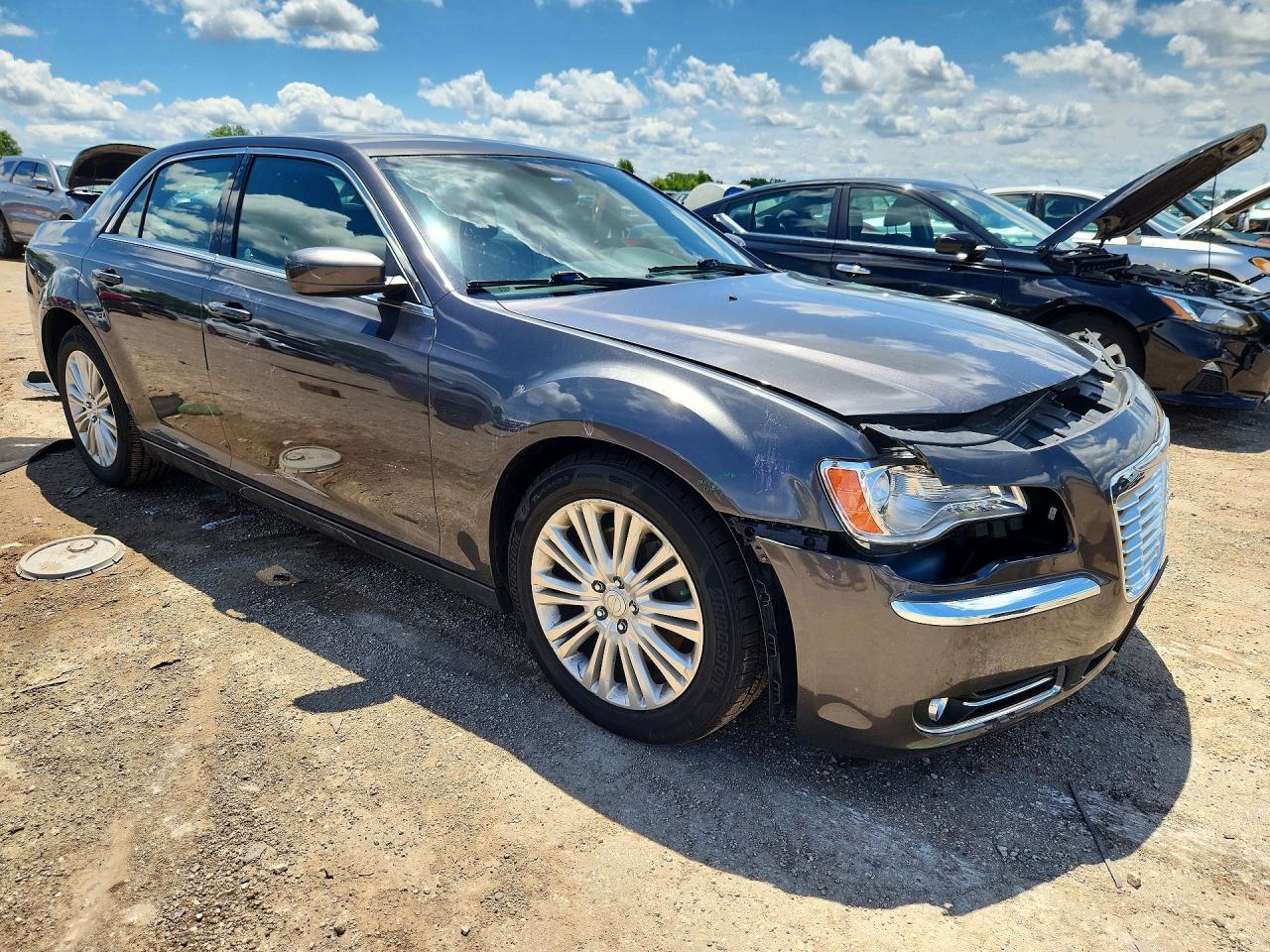 2013 Chrysler 300 - Image 4