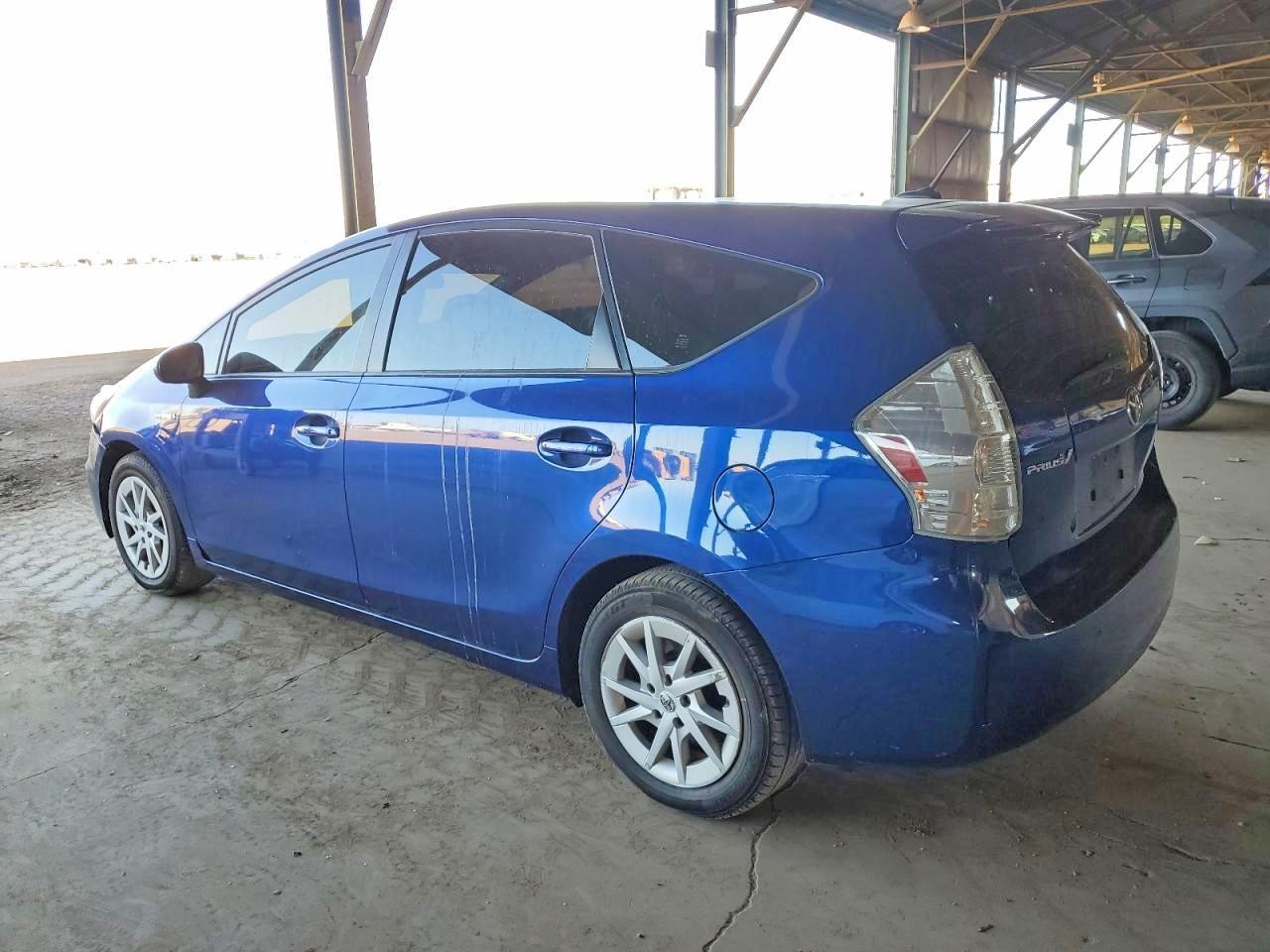 2013 Toyota Prius V Three - Фото 2