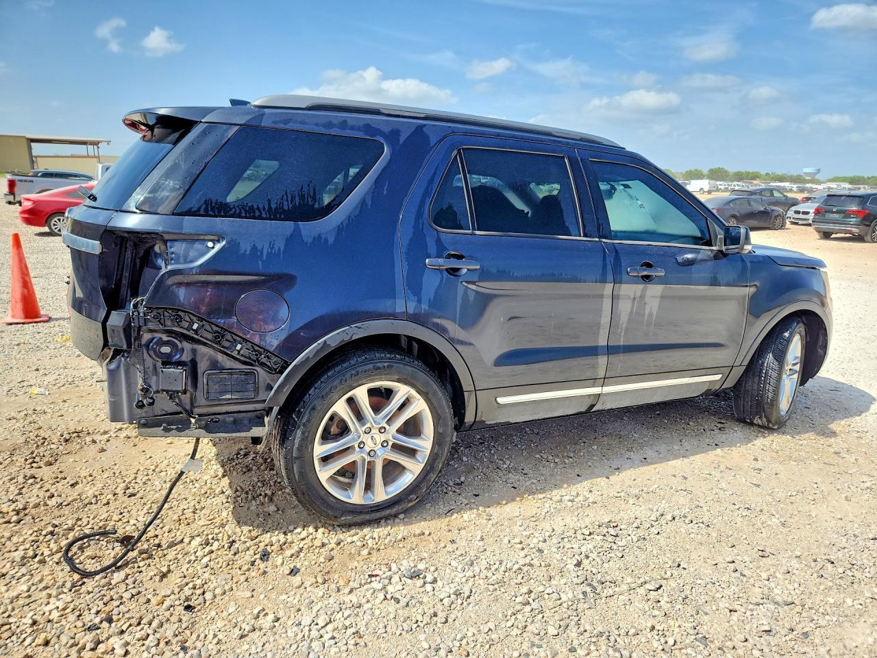2017 Ford Explorer Xlt - Image 3
