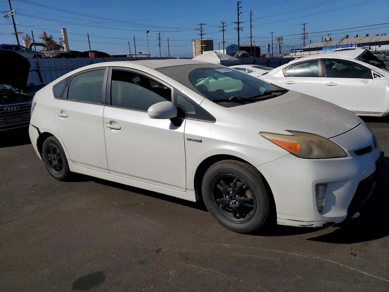 2013 Toyota Prius Two - Фото 4