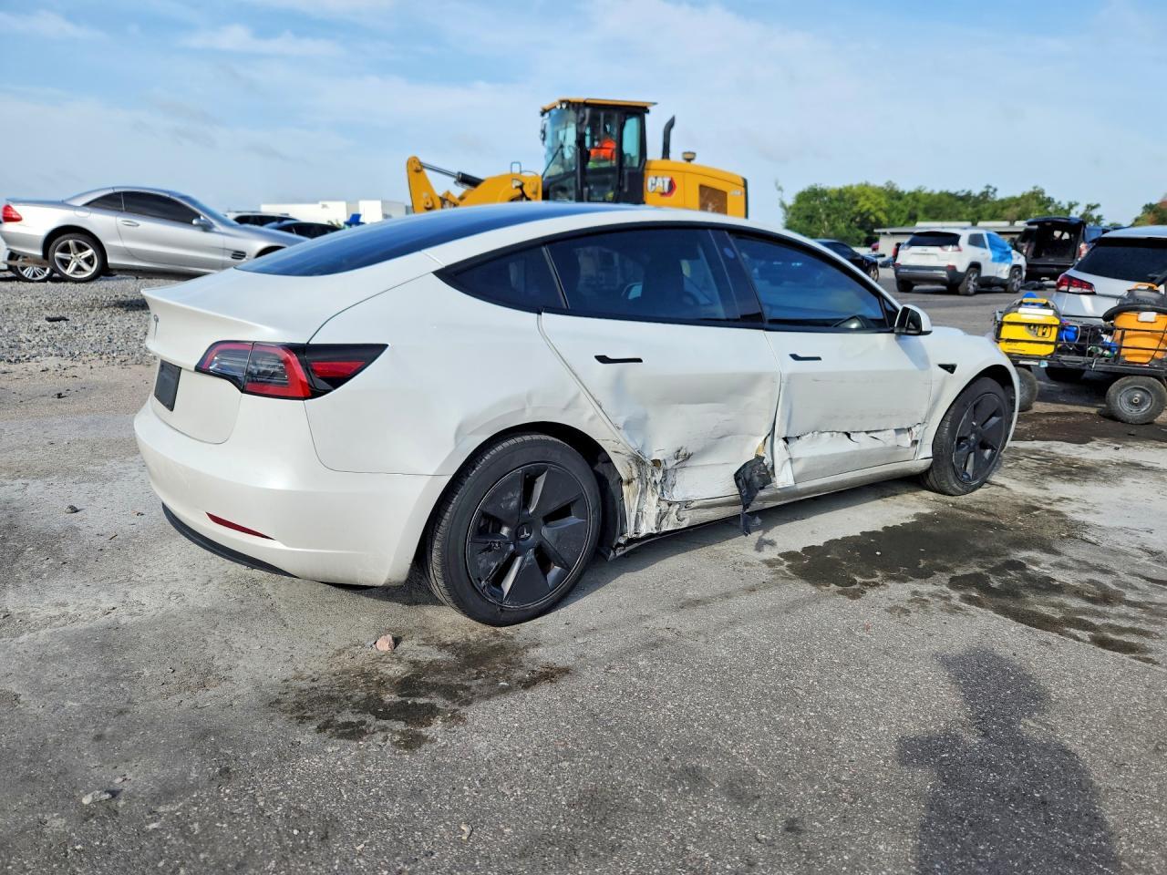 2023 Tesla Model 3 - Image 3