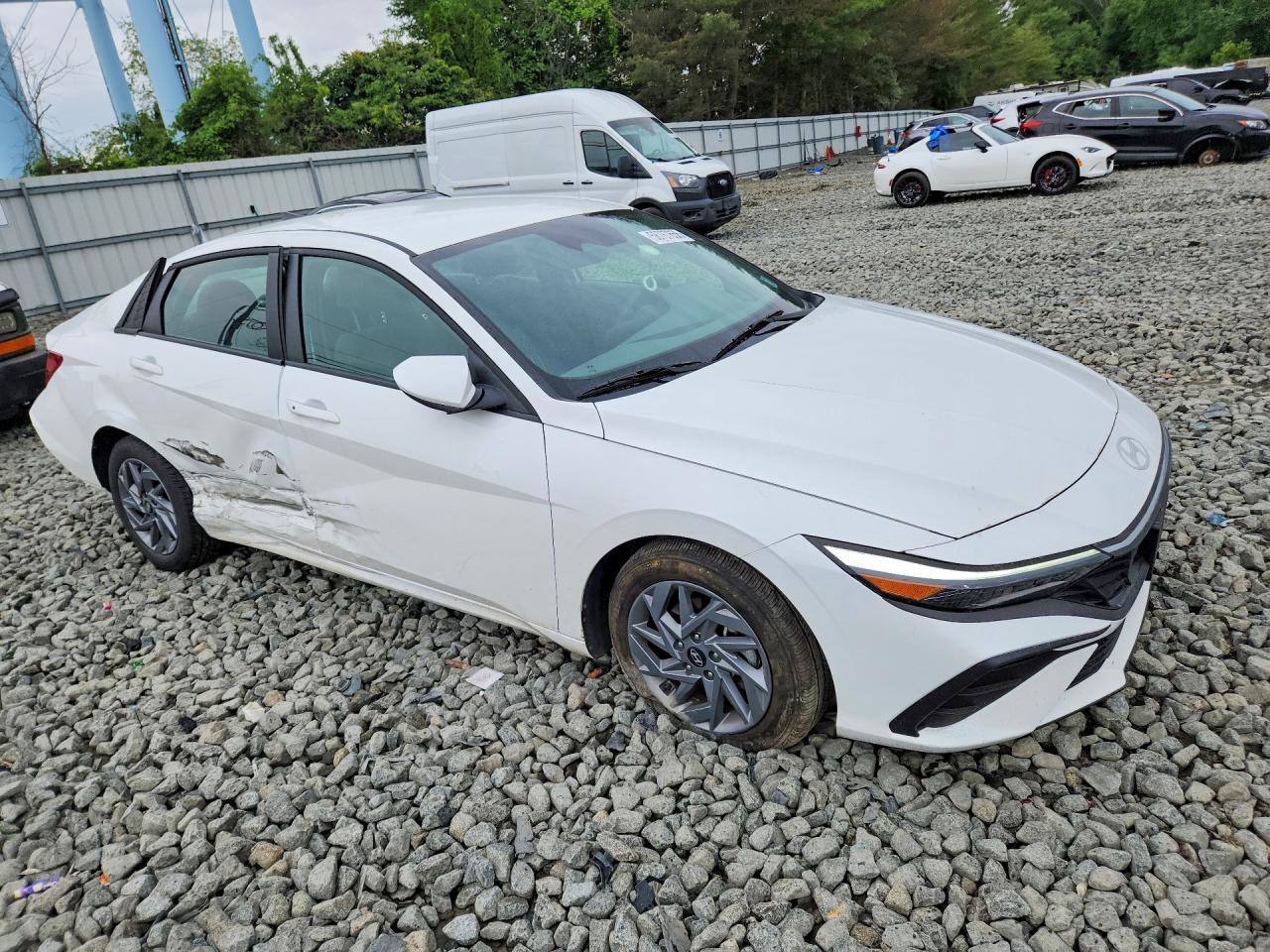 2025 Hyundai Elantra Hybrid Blue - Image 4