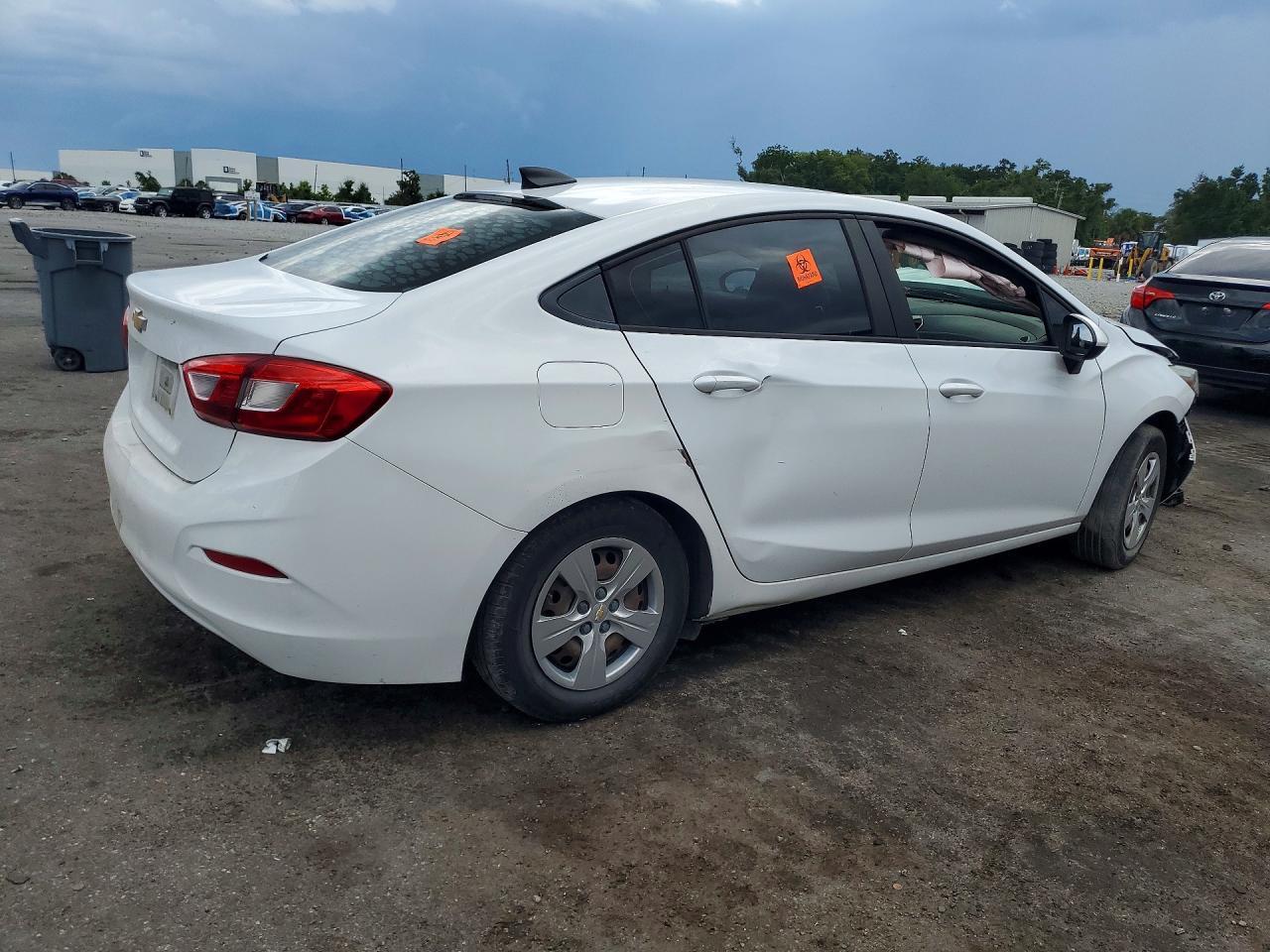 2018 Chevrolet Cruze Ls - Фото 3