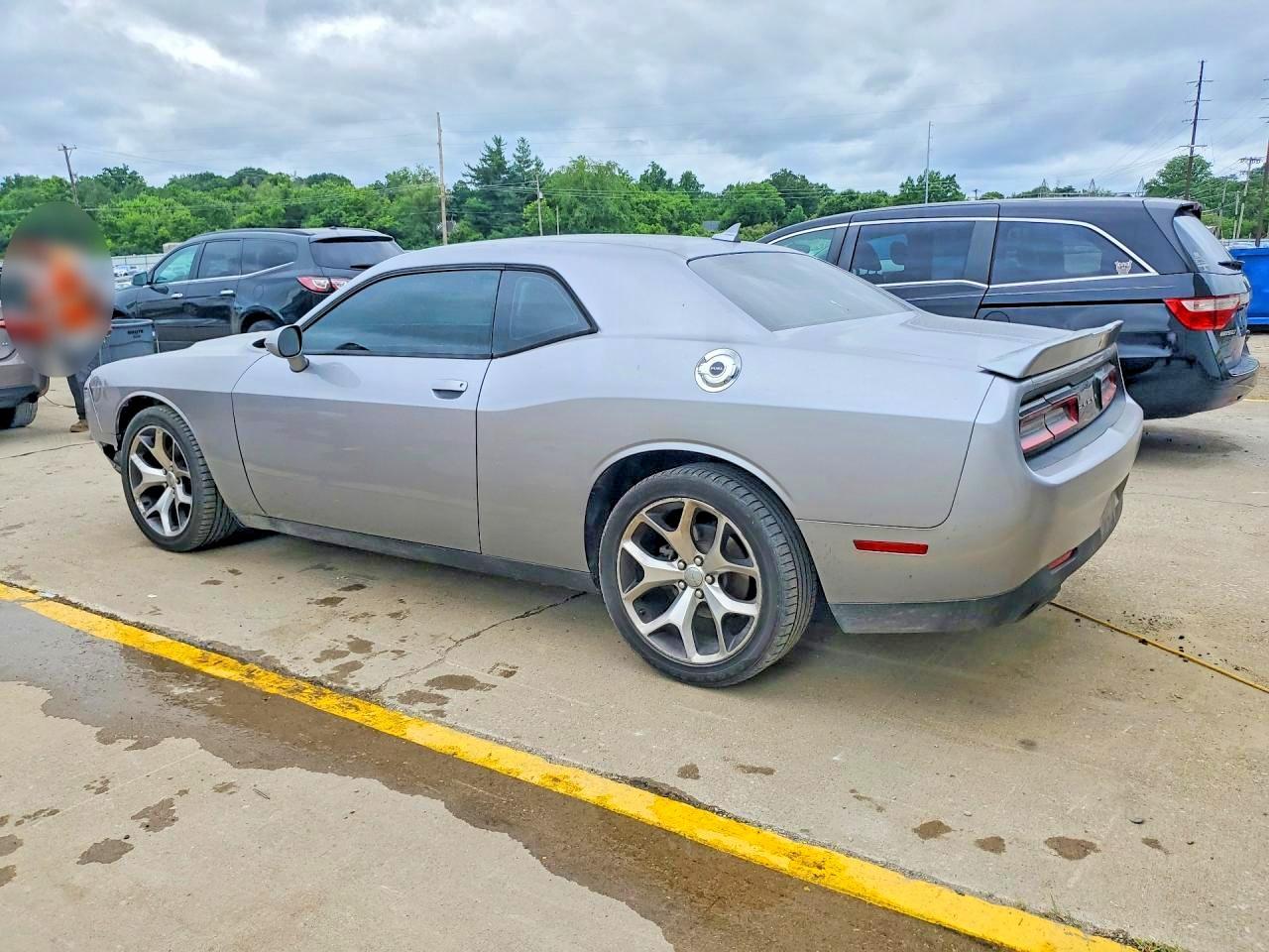 2015 Dodge Challenger Sxt Plus - Image 2