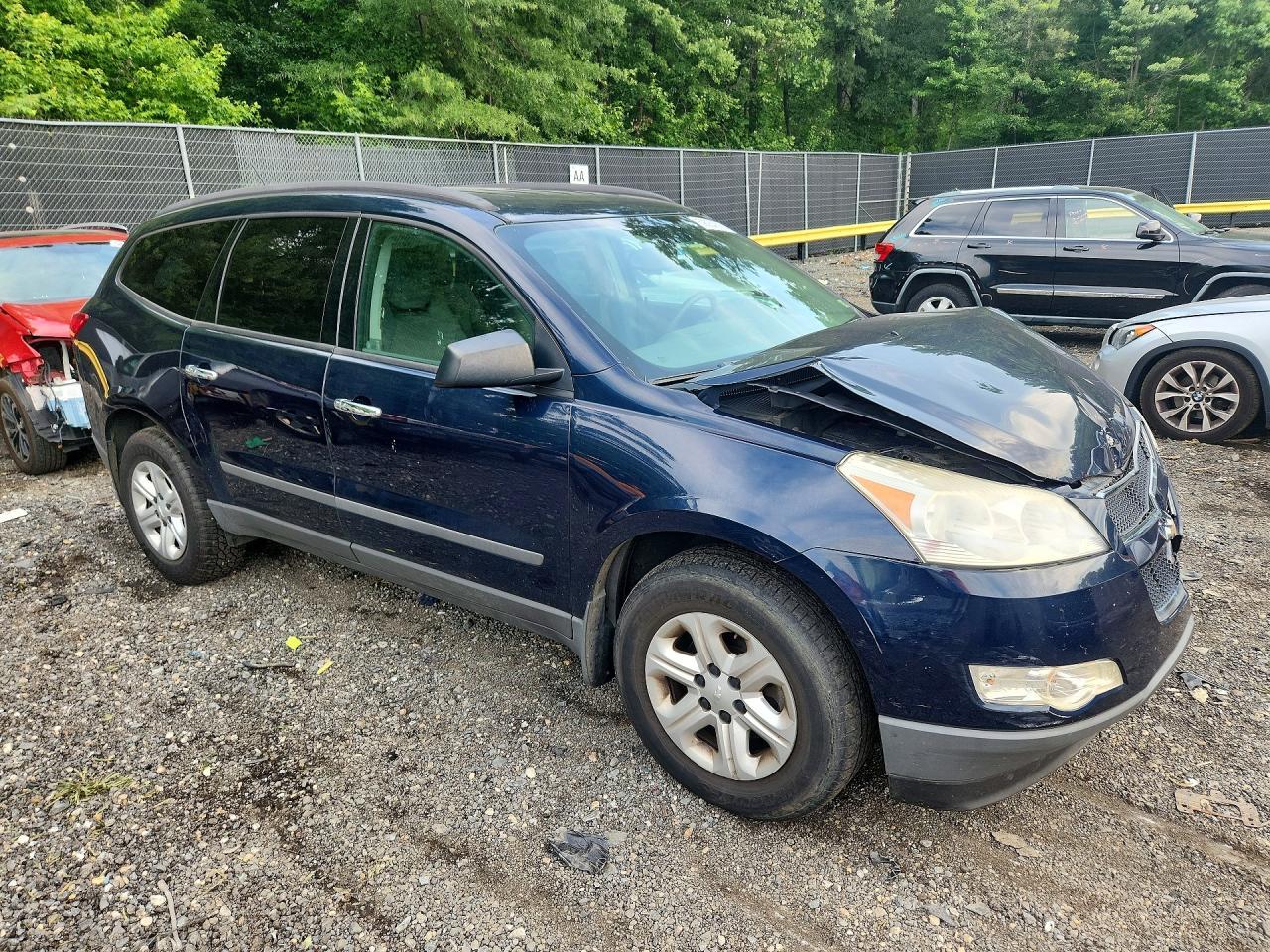 2011 Chevrolet Traverse Ls - Image 4