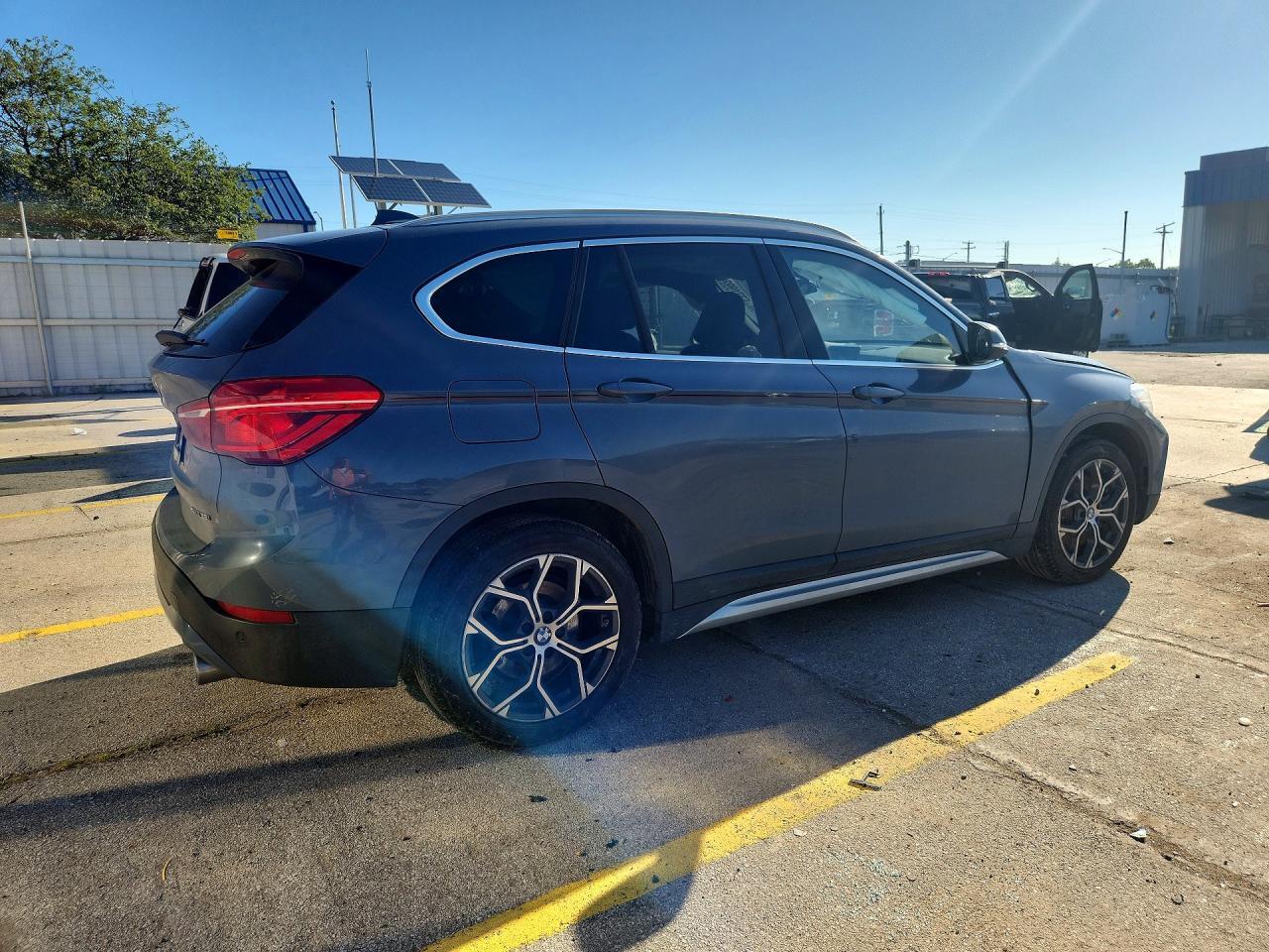 2021 BMW X1 xDrive28I - Фото 3