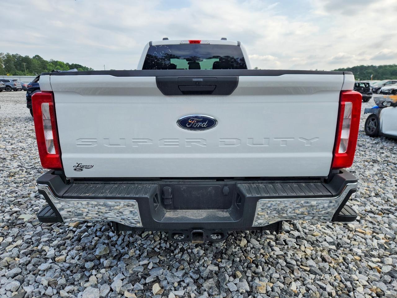 2025 Ford F350 Super Duty - Image 6