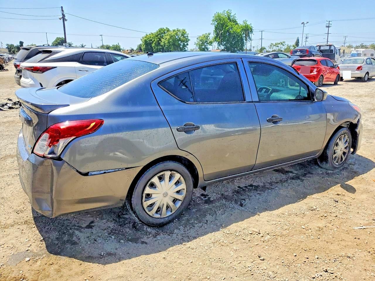 2016 Nissan Versa 1.6 S Plus - Image 3
